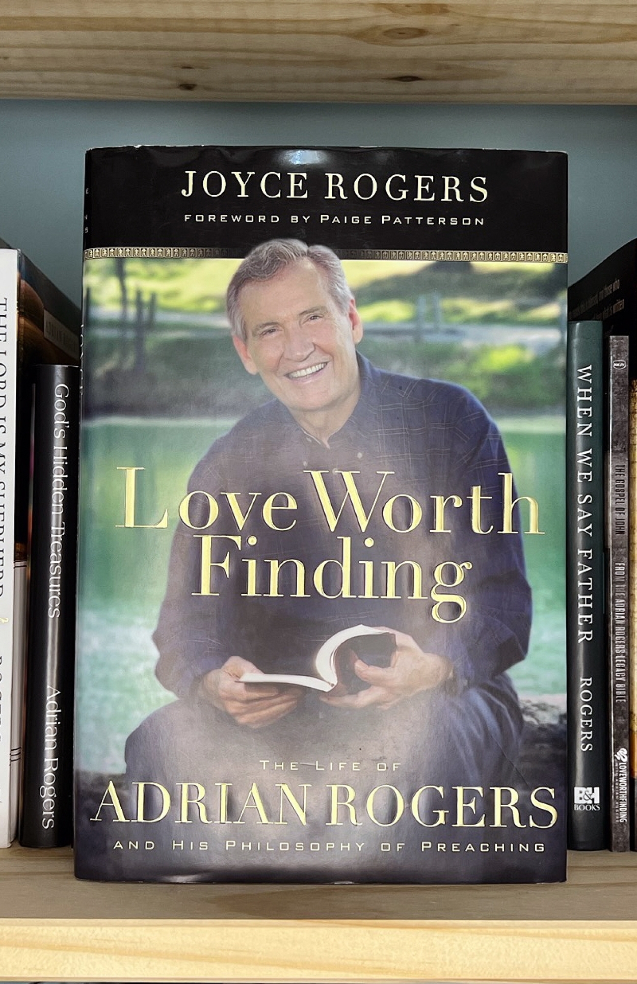 B115 love worth finding book BOOKSHELF